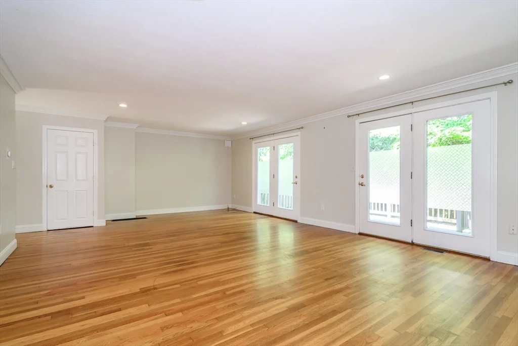 3 bed, 2 bath apartment for rent at 220 Kent St Unit 220, Coolidge Corner — photo 6 of 20