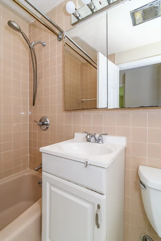 3 bed, 2 bath apartment for rent at 220 Kent St Unit 220, Coolidge Corner — photo 11 of 20
