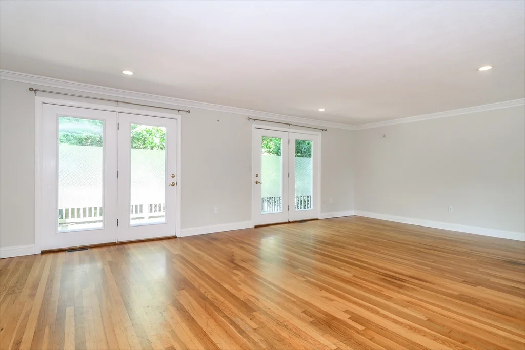 3 bed, 2 bath apartment for rent at 220 Kent St Unit 220, Coolidge Corner — photo 5 of 20