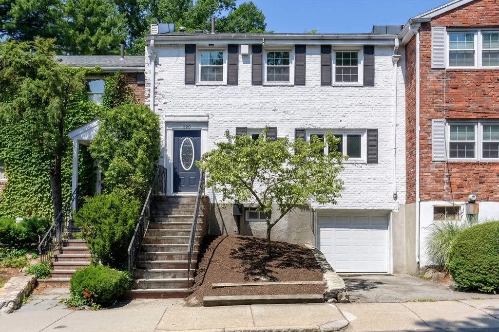 3 bed, 2 bath apartment for rent at 220 Kent St Unit 220, Coolidge Corner