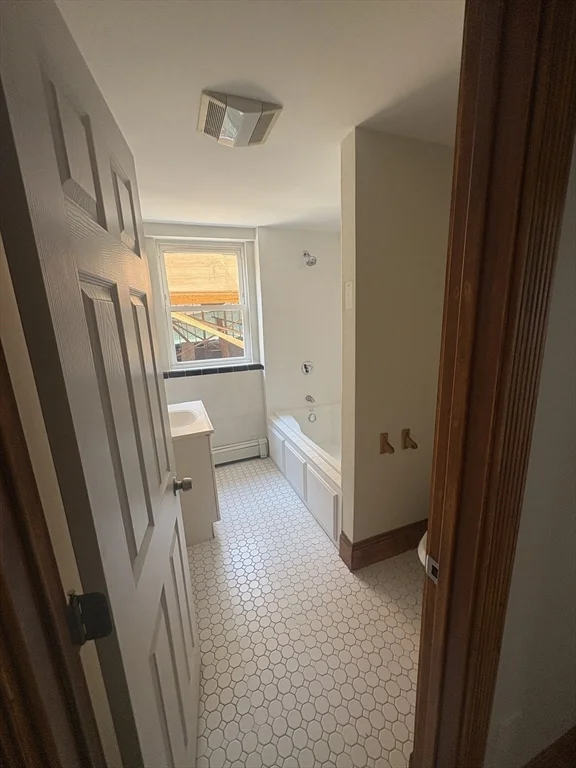4 bed, 2 bath apartment for rent at 220 Magnolia St Unit 1, Dorchester — photo 4 of 9