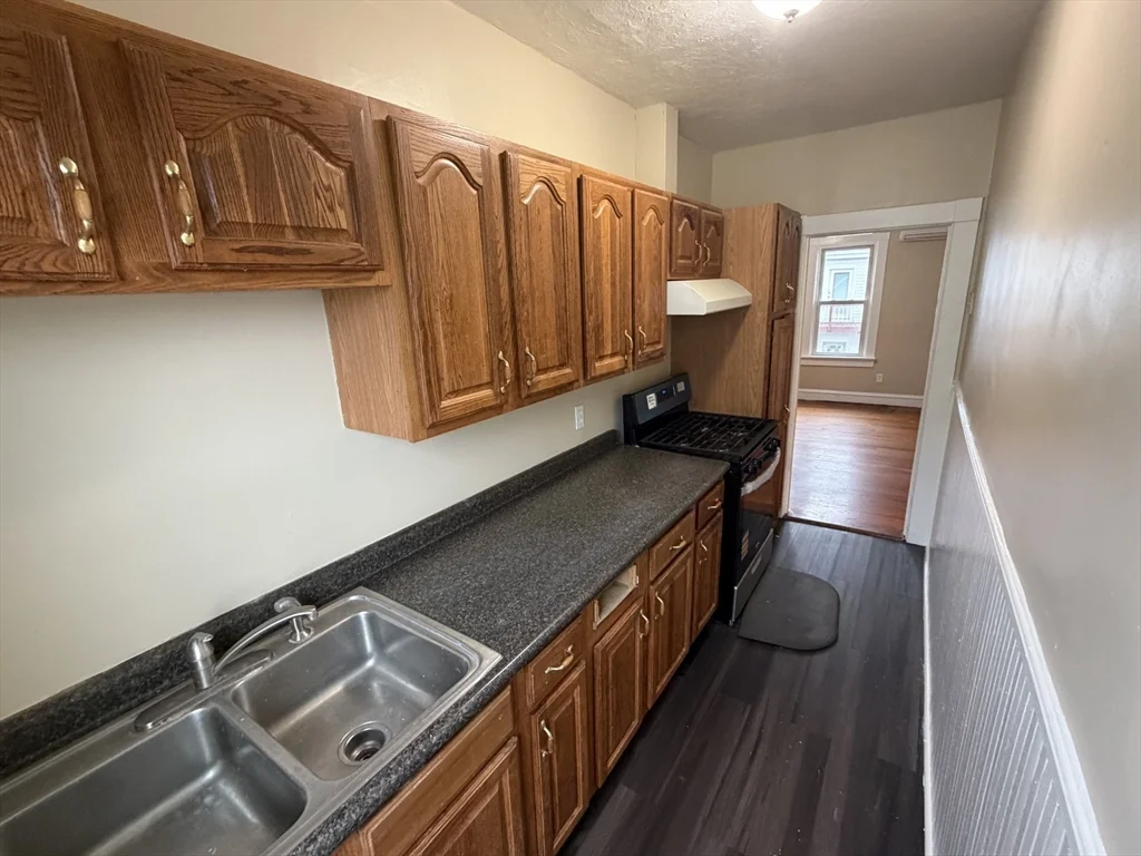 3 bed, 1 bath apartment for rent at 220 Osborn St Unit 3, Fall River — photo 6 of 24