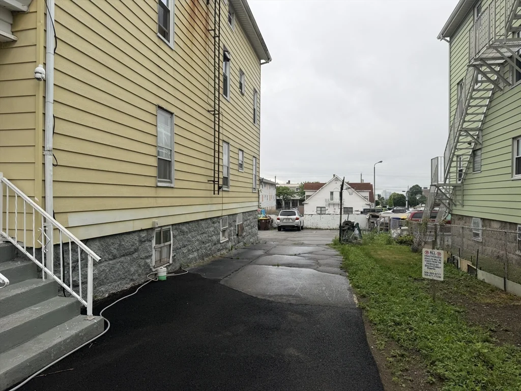 3 bed, 1 bath apartment for rent at 220 Osborn St Unit 3, Fall River — photo 2 of 24