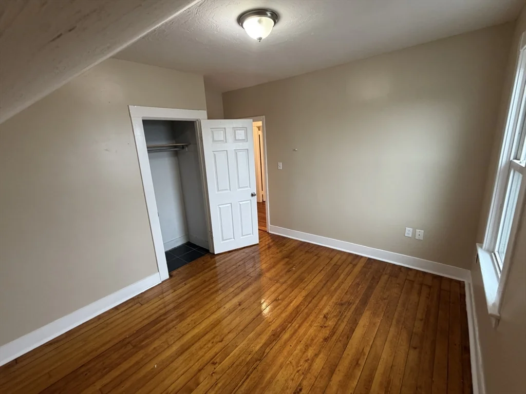 3 bed, 1 bath apartment for rent at 220 Osborn St Unit 3, Fall River — photo 18 of 24