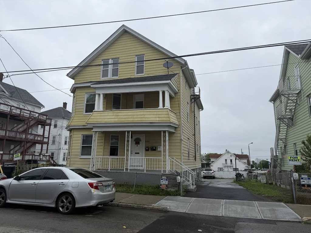 3 bed, 1 bath apartment for rent at 220 Osborn St Unit 3, Fall River — photo 1 of 24