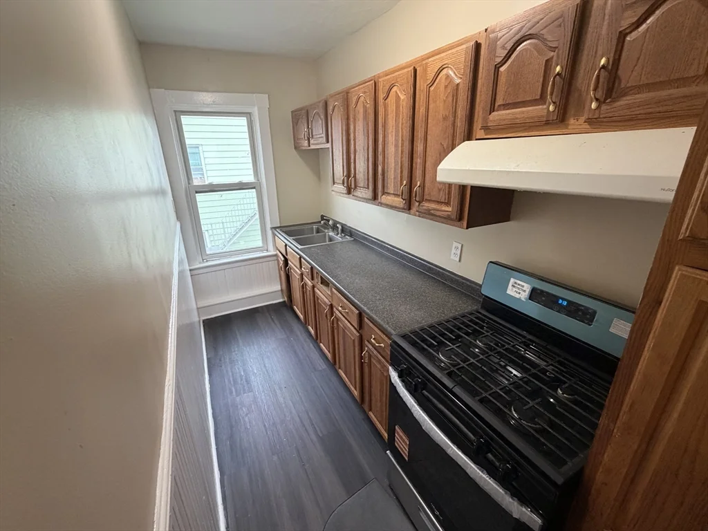 3 bed, 1 bath apartment for rent at 220 Osborn St Unit 3, Fall River — photo 5 of 24
