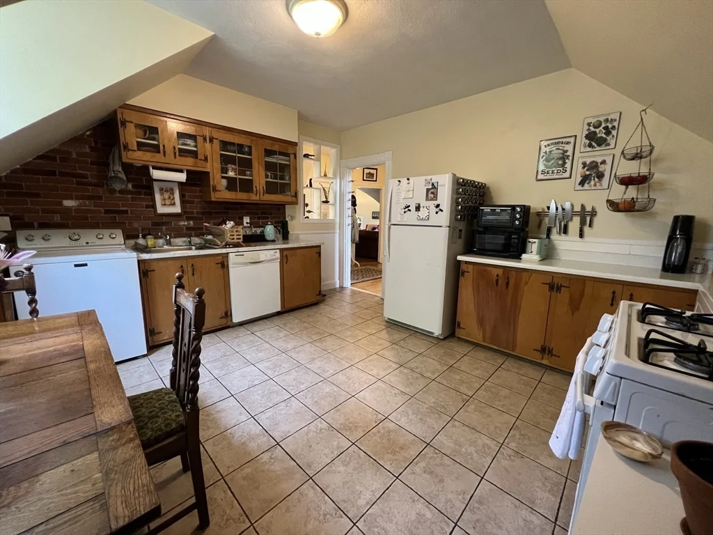 2 bed, 1 bath apartment for rent at 220 School St Unit 3, Winter Hill — photo 2 of 19