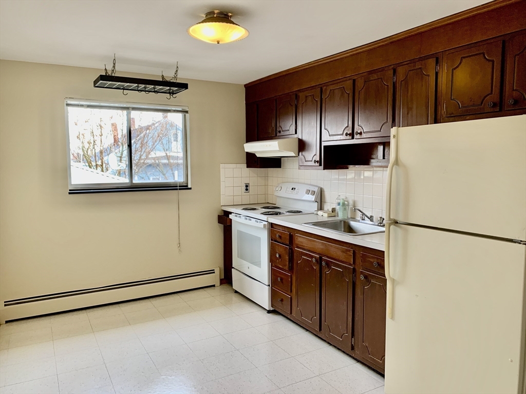 1 bed, 1 bath apartment for rent at 220 School St Unit 9, Waltham — photo 5 of 10