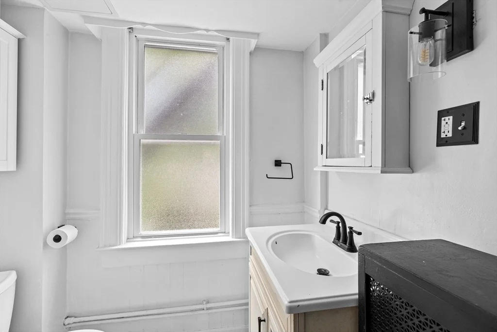 3 bed, 1 bath apartment for rent at 220 School Unit 2, Somerville — photo 11 of 15