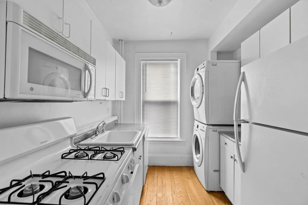 3 bed, 1 bath apartment for rent at 220 School Unit 2, Somerville — photo 9 of 15