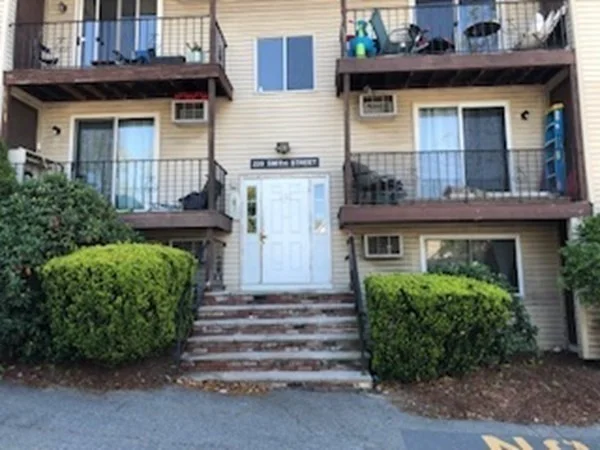 2 bed, 1 bath apartment for rent at 220 Smith St Unit 12, Lowell — photo 2 of 19