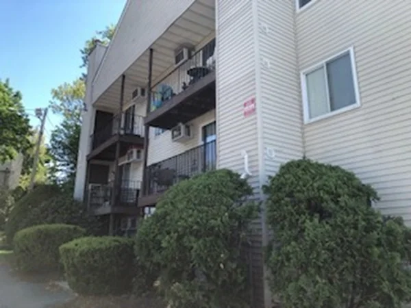 2 bed, 1 bath apartment for rent at 220 Smith St Unit 12, Lowell — photo 3 of 19