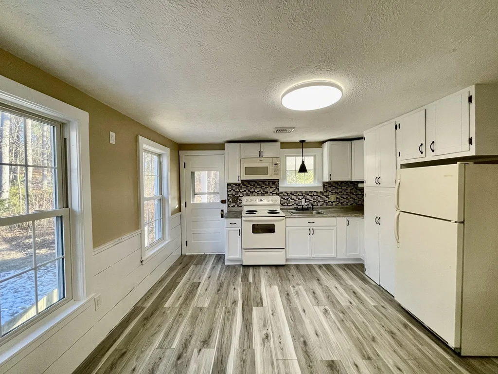 2 bed, 1 bath apartment for rent at 221 Church Unit B, Northbridge — photo 6 of 15
