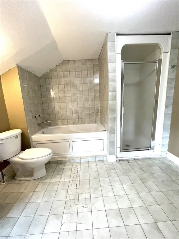 3 bed, 1 bath apartment for rent at 221 Middle St, Center — photo 20 of 33