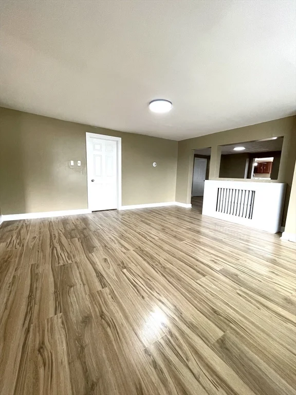 3 bed, 1 bath apartment for rent at 221 Middle St, Center — photo 12 of 33
