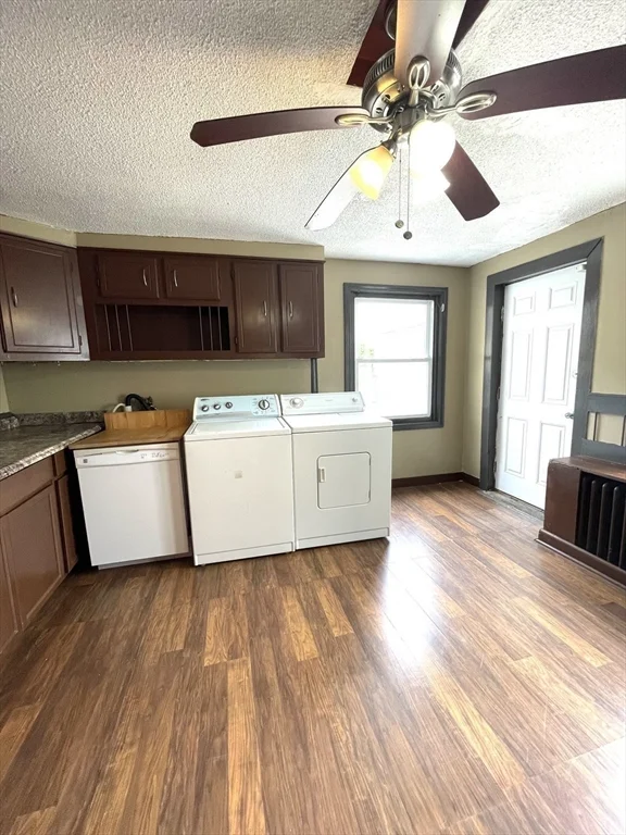 3 bed, 1 bath apartment for rent at 221 Middle St, Center — photo 6 of 33
