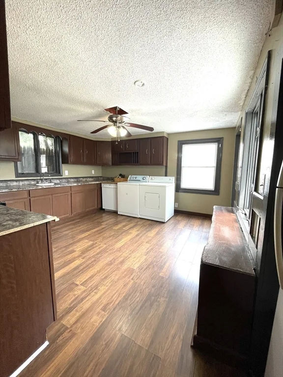 3 bed, 1 bath apartment for rent at 221 Middle St, Center — photo 7 of 33