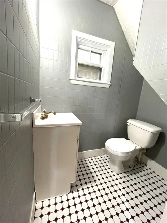 3 bed, 1 bath apartment for rent at 221 Middle St, Center — photo 11 of 33