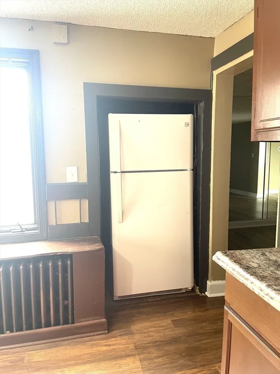 3 bed, 1 bath apartment for rent at 221 Middle St, Center — photo 8 of 33