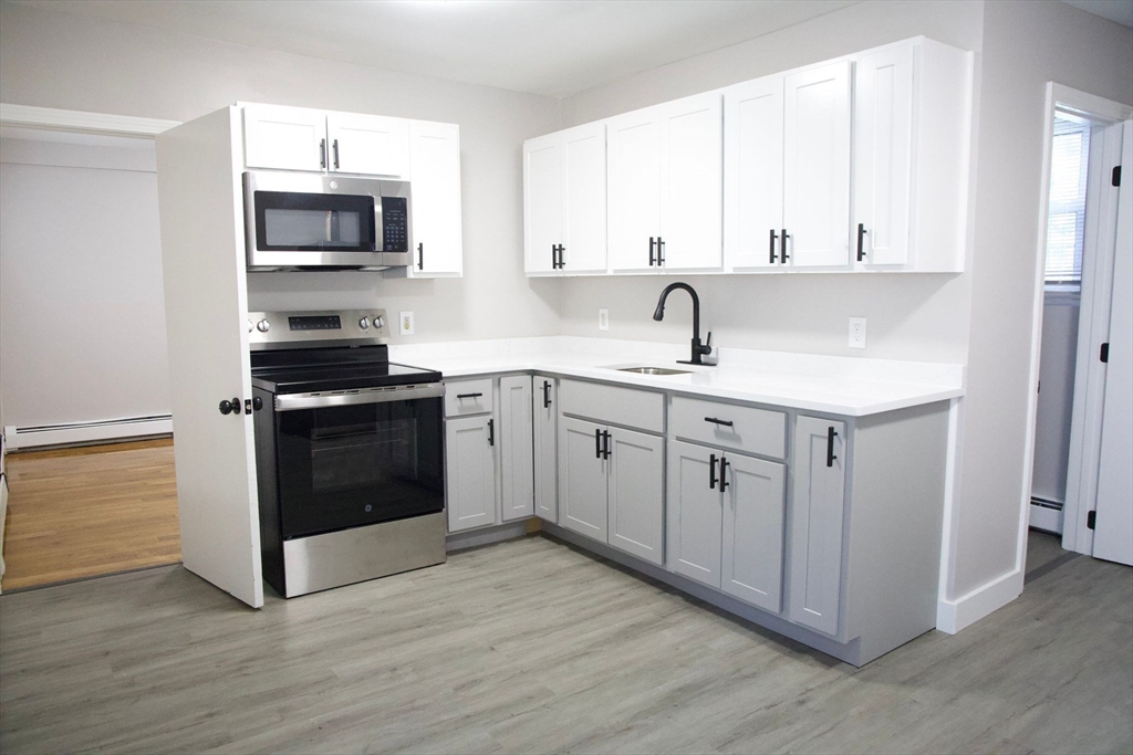 2 bed, 1 bath apartment for rent at 221 S Main Unit B, Haverhill — photo 4 of 6