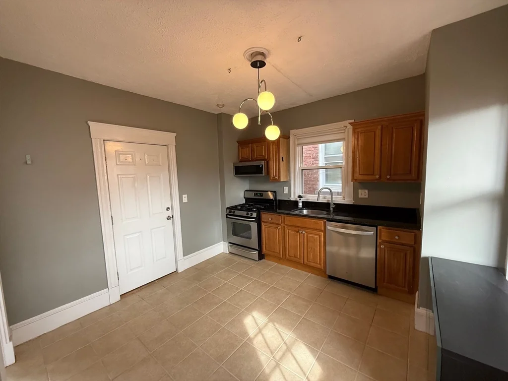 2 bed, 1 bath apartment for rent at 221 Shurtleff St Unit 6, Chelsea — photo 3 of 19