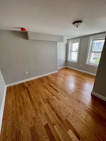 5 bed, 3 bath apartment for rent at 221 West 2nd St Unit 221, South Boston — photo 5 of 14