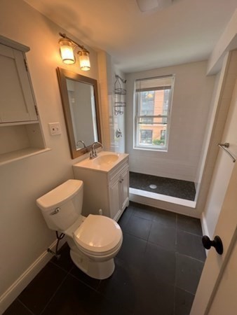 5 bed, 3 bath apartment for rent at 221 West 2nd St Unit 221, South Boston — photo 11 of 14