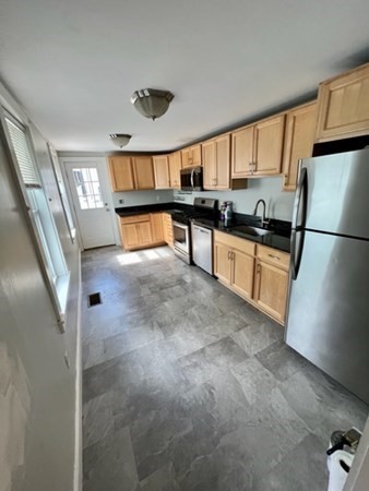 5 bed, 3 bath apartment for rent at 221 West 2nd St Unit 221, South Boston — photo 2 of 14