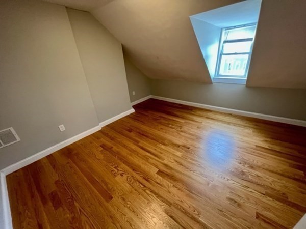 5 bed, 3 bath apartment for rent at 221 West 2nd St Unit 221, South Boston — photo 7 of 14