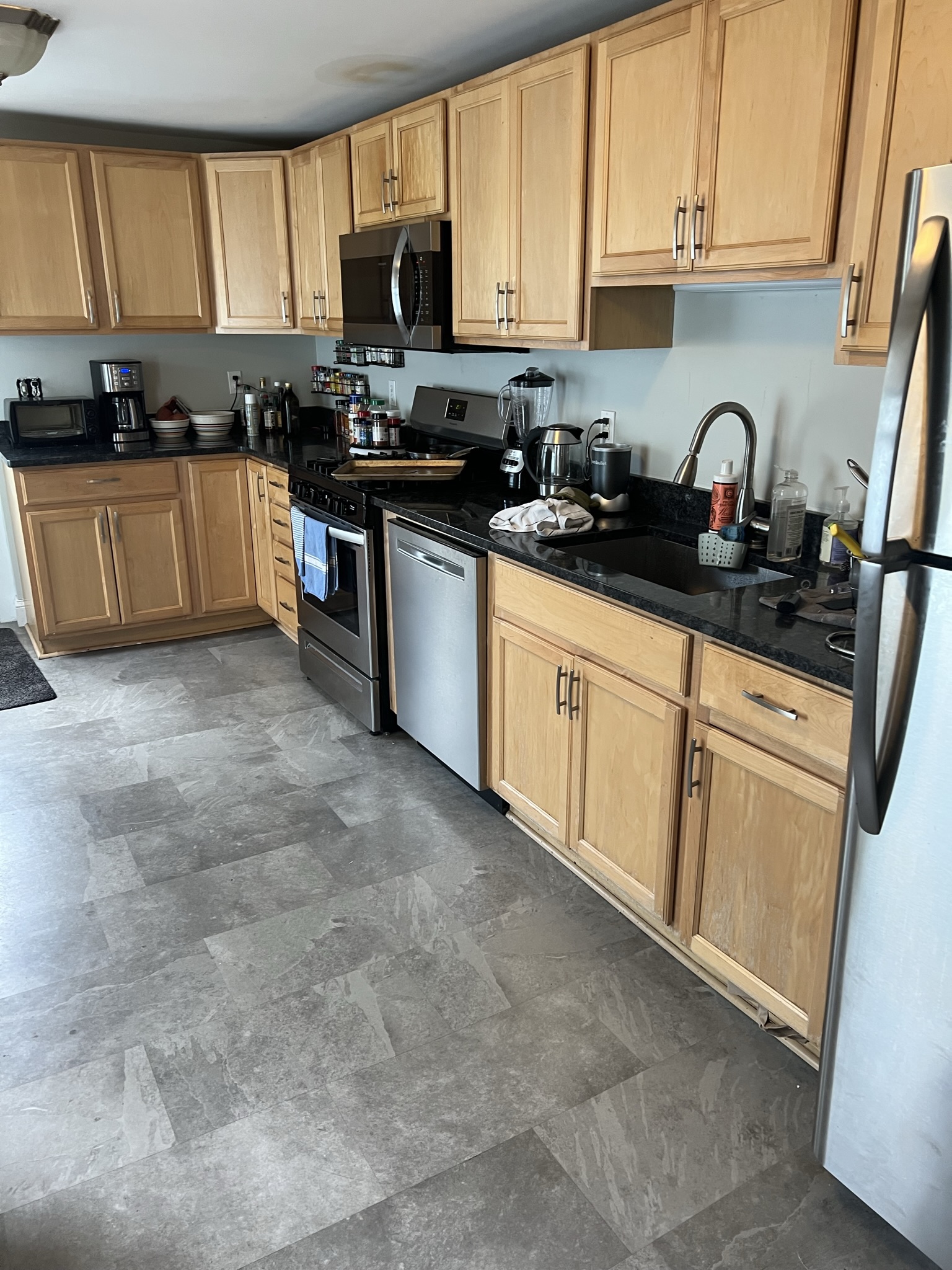 4 bed, 3 bath apartment for rent at 221 West 2nd St Unit 221, South Boston — photo 12 of 20