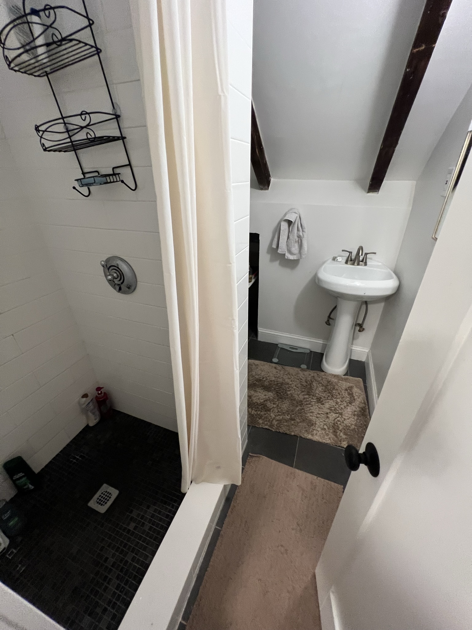 4 bed, 3 bath apartment for rent at 221 West 2nd St Unit 221, South Boston — photo 20 of 20
