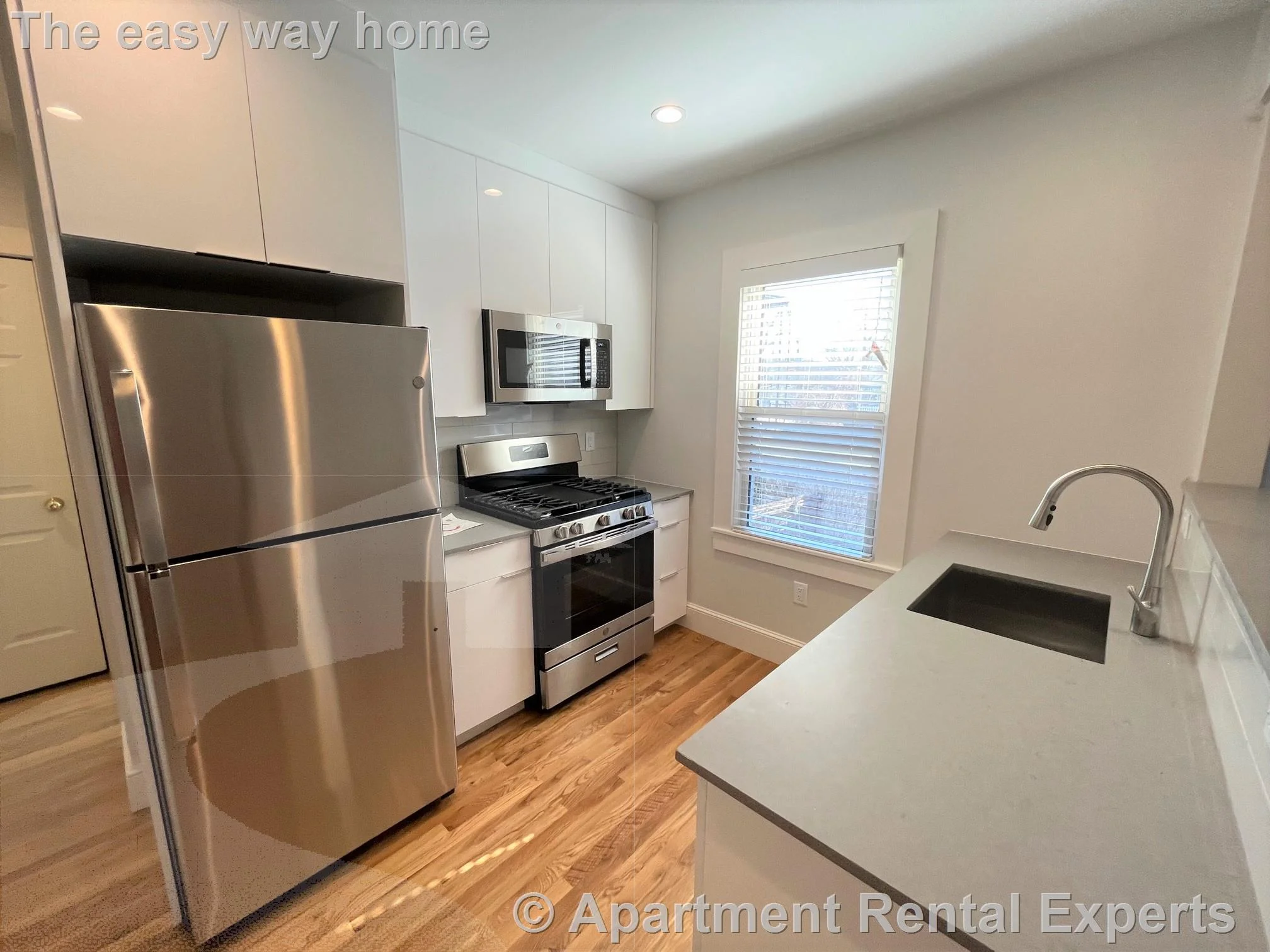 2 bed, 1 bath apartment for rent at 222 Banks St Unit 6, Riverside — photo 1 of 14