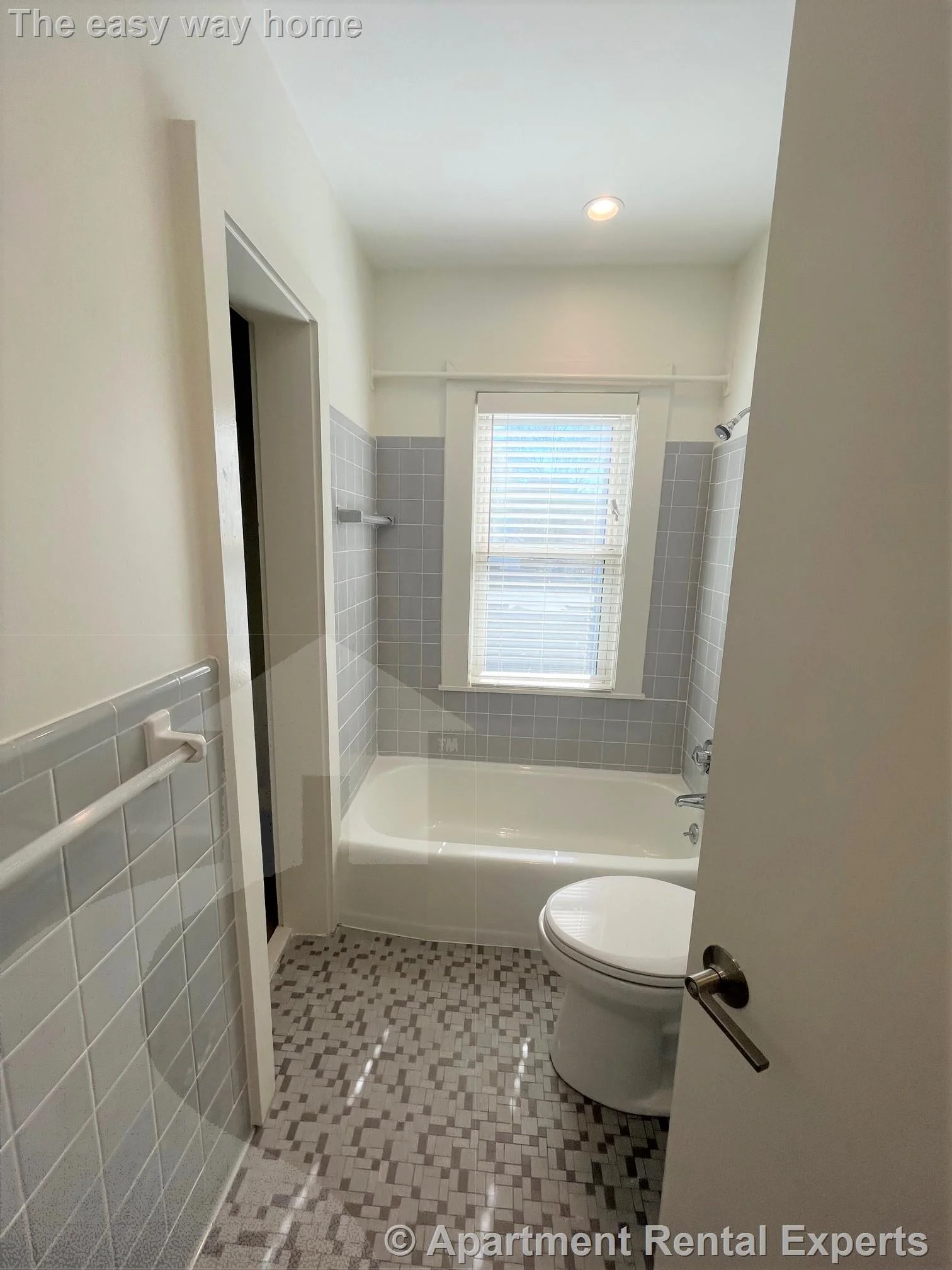 2 bed, 1 bath apartment for rent at 222 Banks St Unit 6, Riverside — photo 6 of 14