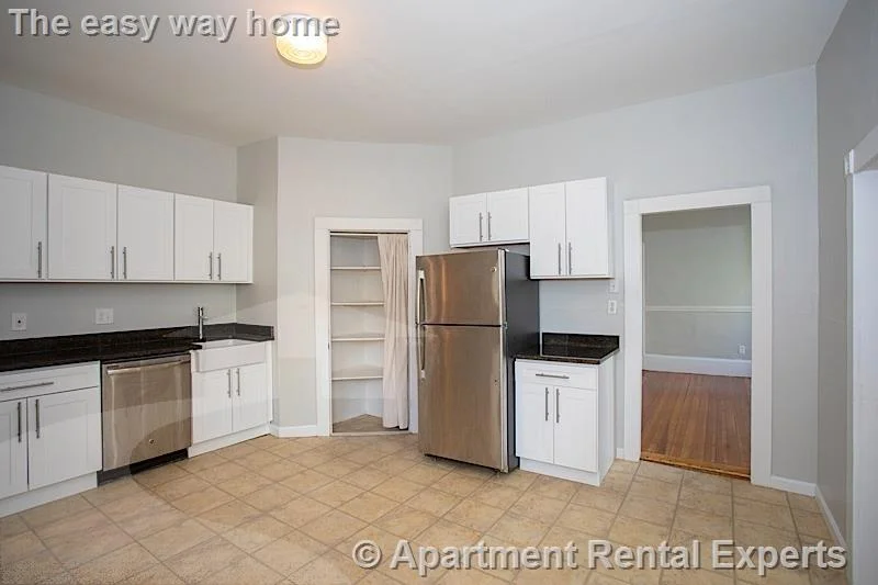 3 bed, 1 bath apartment for rent at 222 Prospect St Unit 3, Central Square — photo 2 of 6