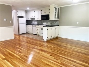 2 bed, 1 bath apartment for rent at 222 School St Unit 5, Walpole — photo 2 of 12