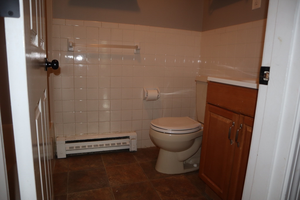 2 bed, 1 bath apartment for rent at 222 School St Unit 5, Walpole — photo 11 of 12