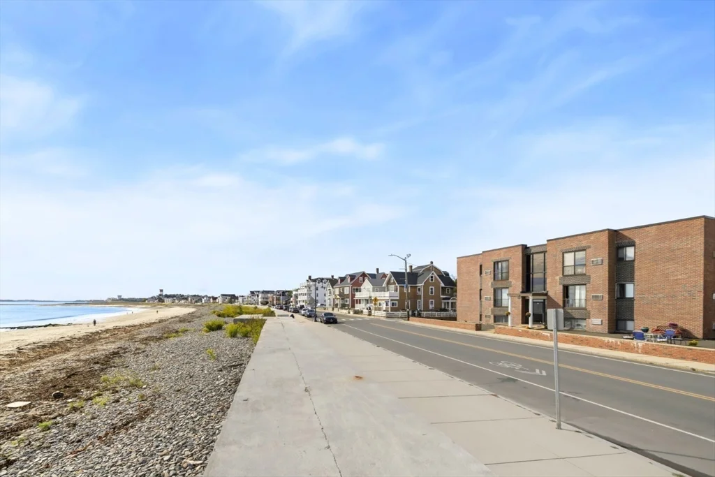 2 bed, 1 bath apartment for rent at 222 Winthrop Shore Dr Unit 7, Winthrop — photo 5 of 41