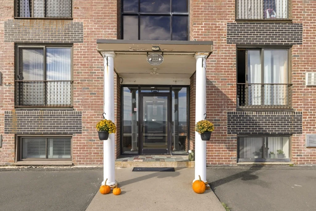 2 bed, 1 bath apartment for rent at 222 Winthrop Shore Dr Unit 7, Winthrop — photo 4 of 41