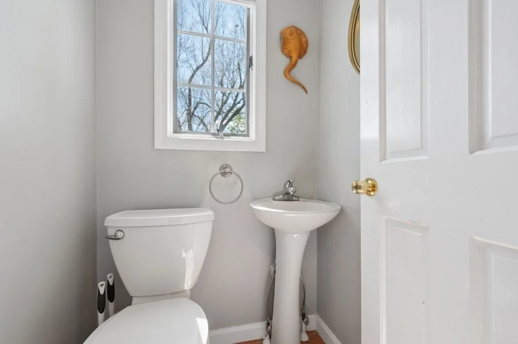 4 bed, 1 bath apartment for rent at 223 Beverly Rd, Worcester — photo 24 of 42