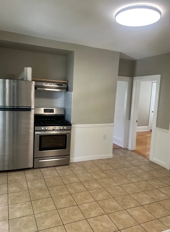 2 bed, 1 bath apartment for rent at 223 Dover St Unit 2, Brockton — photo 3 of 11