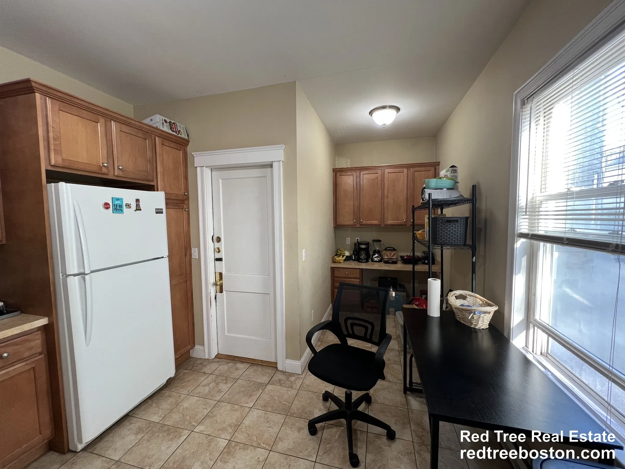 3 bed, 1 bath apartment for rent at 223 Holland St Unit 1, Teele Square — photo 6 of 11