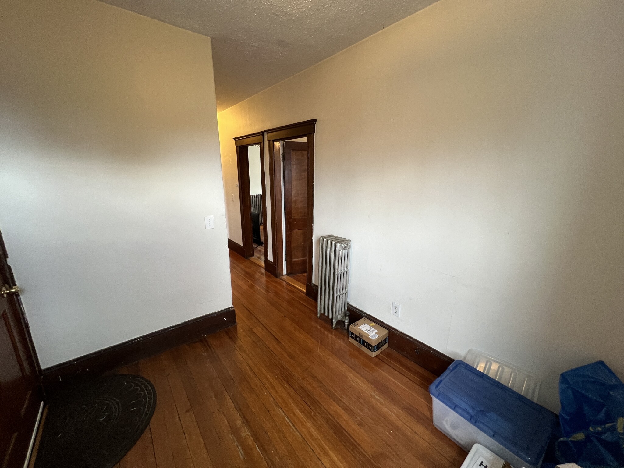 3 bed, 1 bath apartment for rent at 223 Holland St Unit 3, Teele Square — photo 5 of 23