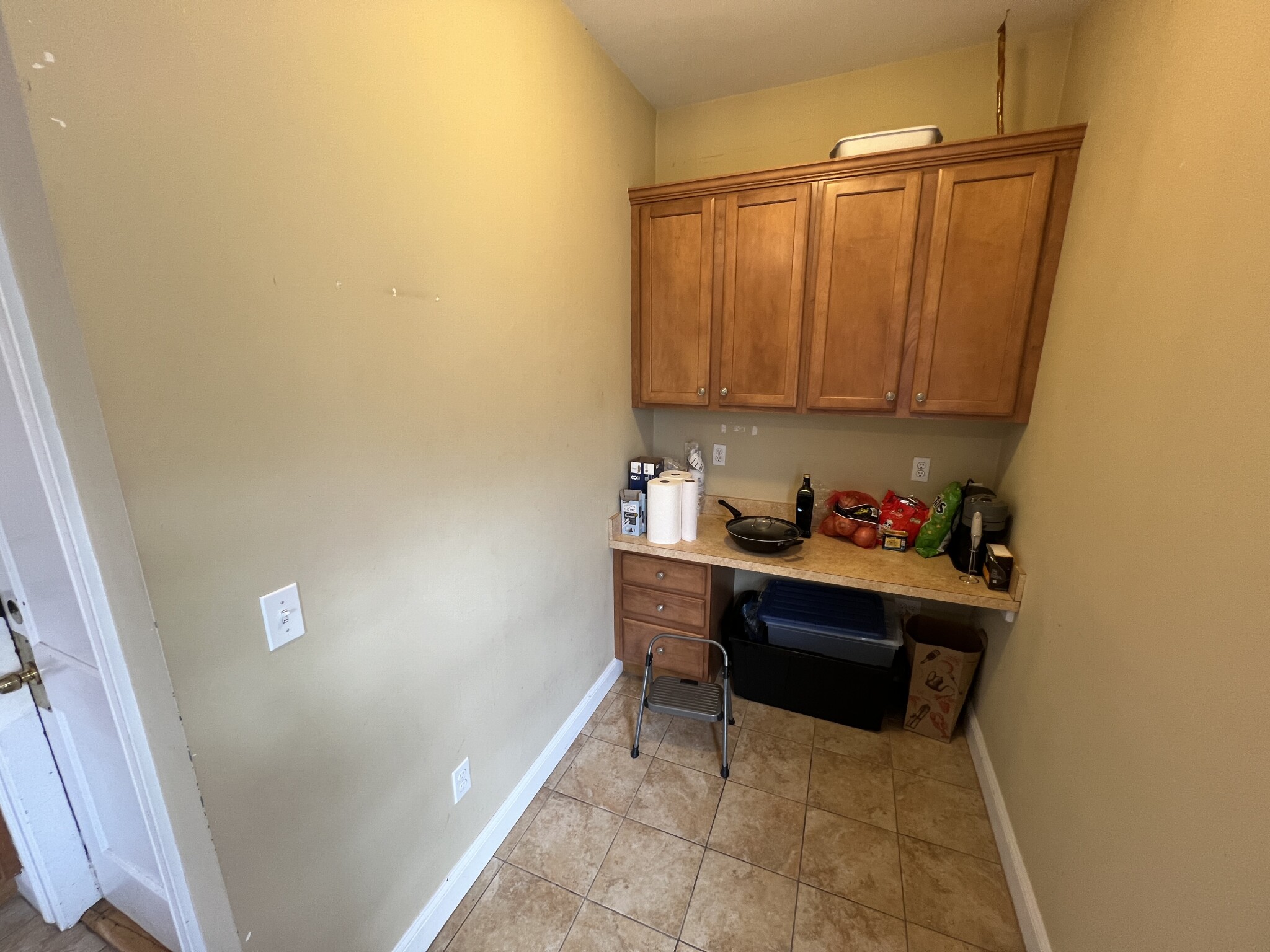 3 bed, 1 bath apartment for rent at 223 Holland St Unit 3, Teele Square — photo 11 of 23