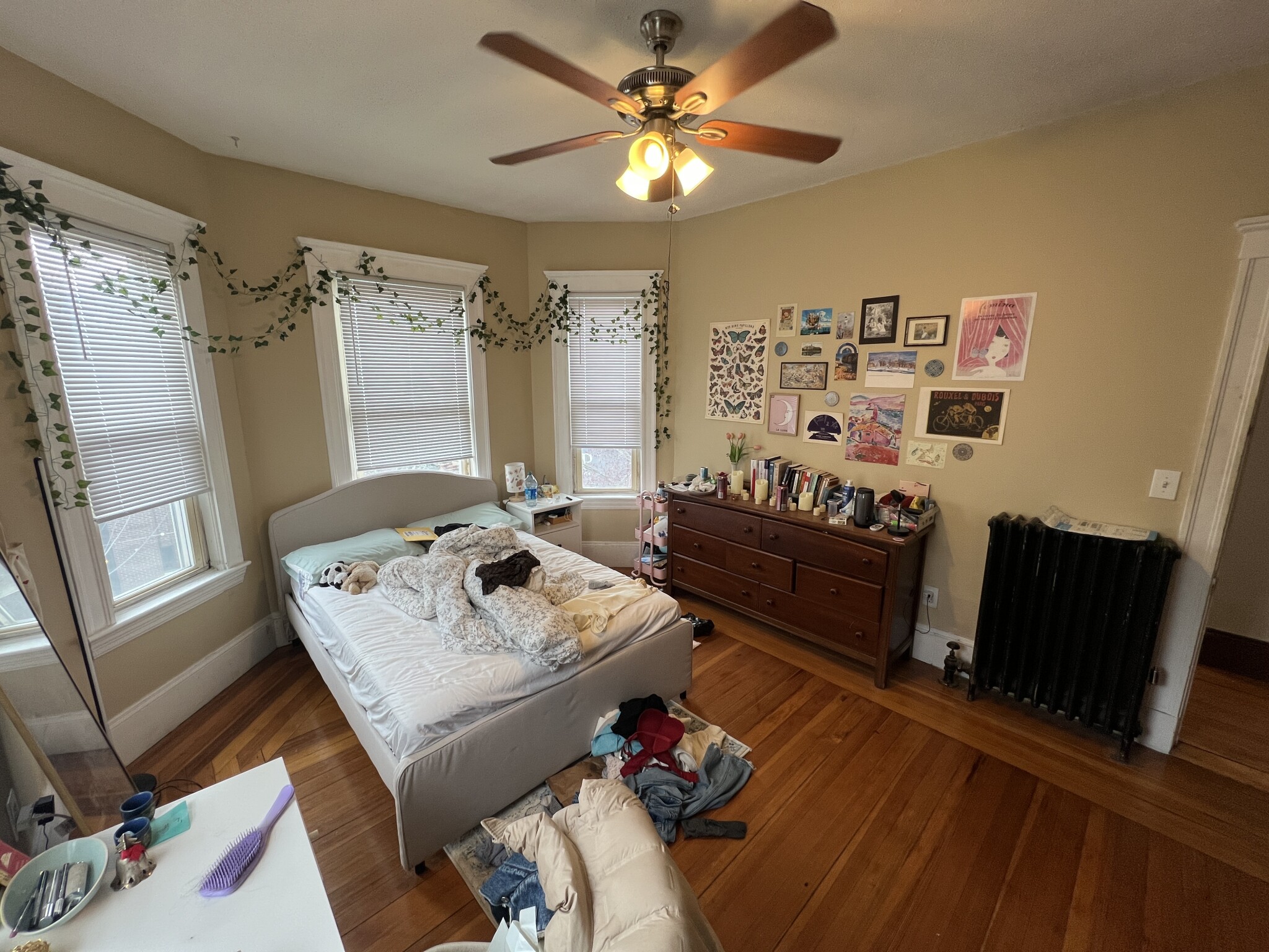 3 bed, 1 bath apartment for rent at 223 Holland St Unit 3, Teele Square — photo 2 of 23