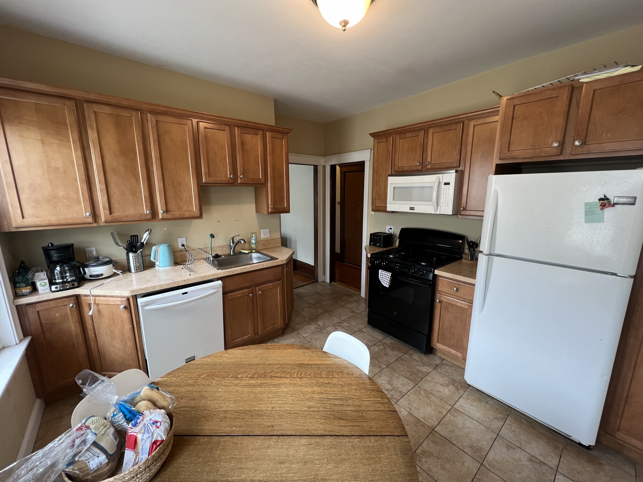 3 bed, 1 bath apartment for rent at 223 Holland St Unit 3, Teele Square — photo 10 of 23