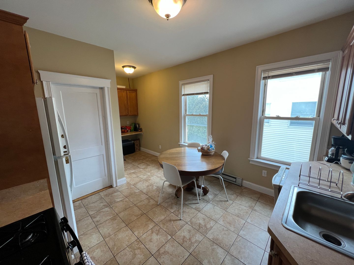 3 bed, 1 bath apartment for rent at 223 Holland St Unit 3a, Teele Square — photo 2 of 12