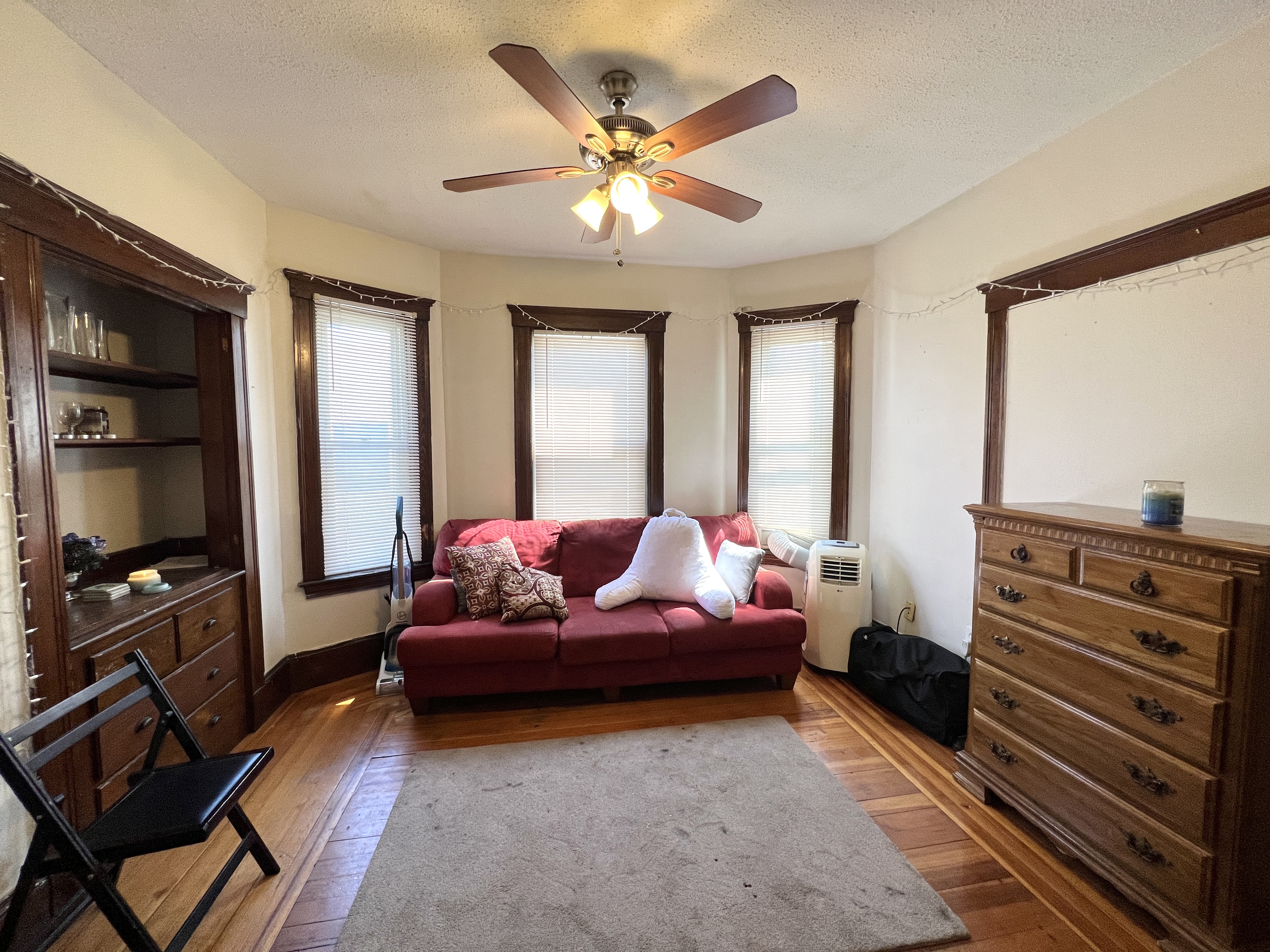 3 bed, 1 bath apartment for rent at 223 Holland St Unit 3a, Teele Square — photo 6 of 12
