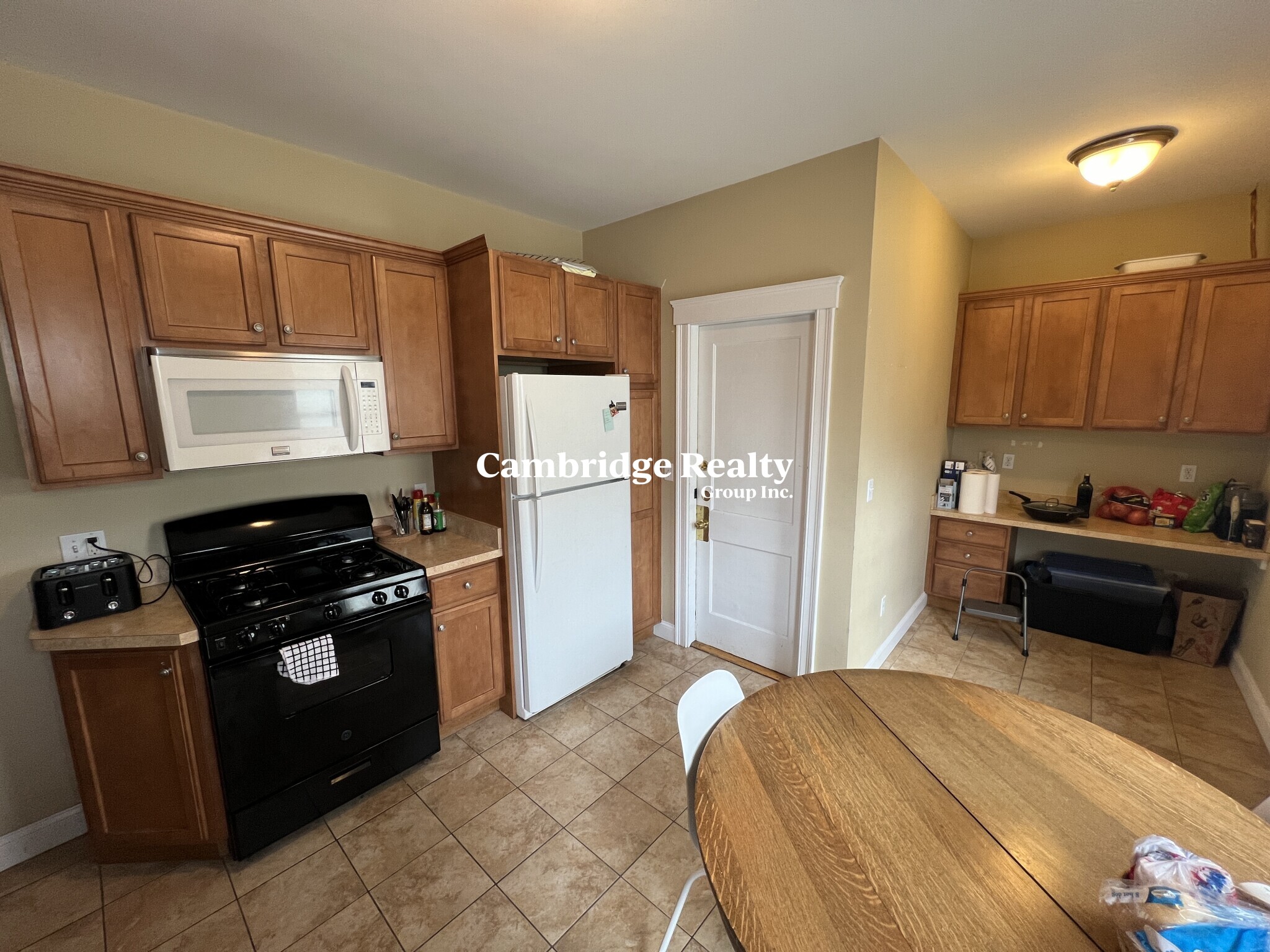 3 bed, 1 bath apartment for rent at 223 Holland St Unit 3T, Teele Square — photo 2 of 23