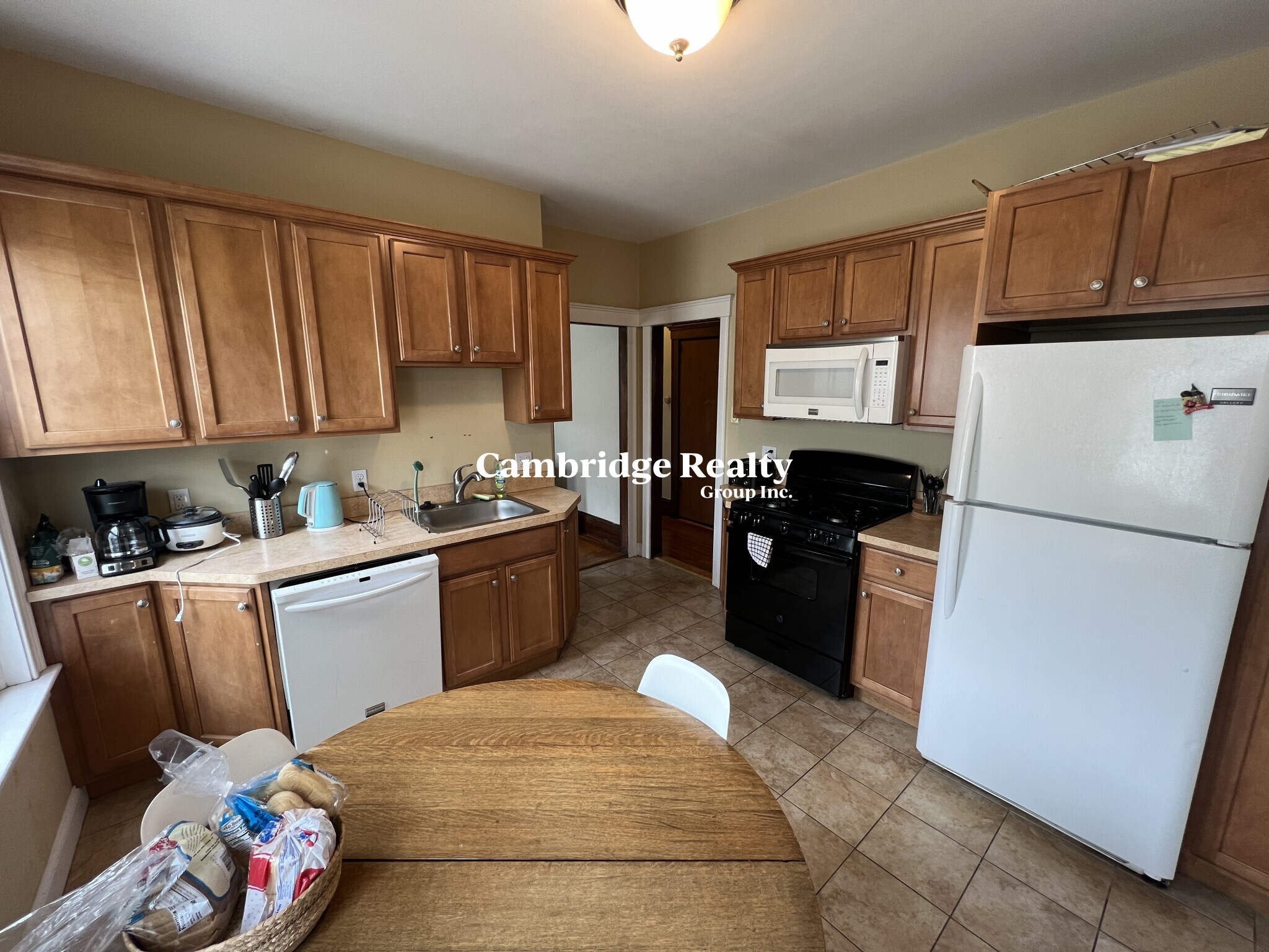 3 bed, 1 bath apartment for rent at 223 Holland St Unit 3T, Teele Square — photo 1 of 23