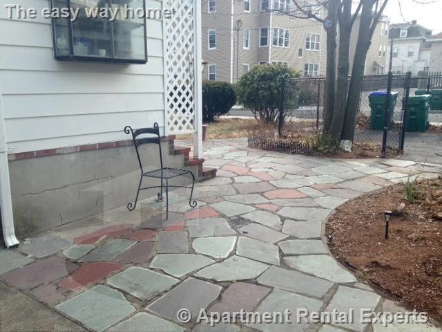 5 bed, 2 bath apartment for rent at 223 Main St Unit 1, Tufts — photo 2 of 7